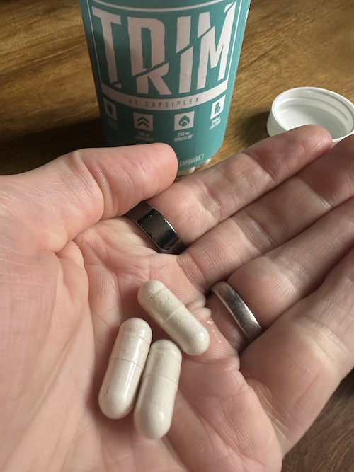 Capsiplex Trim capsules in hand
